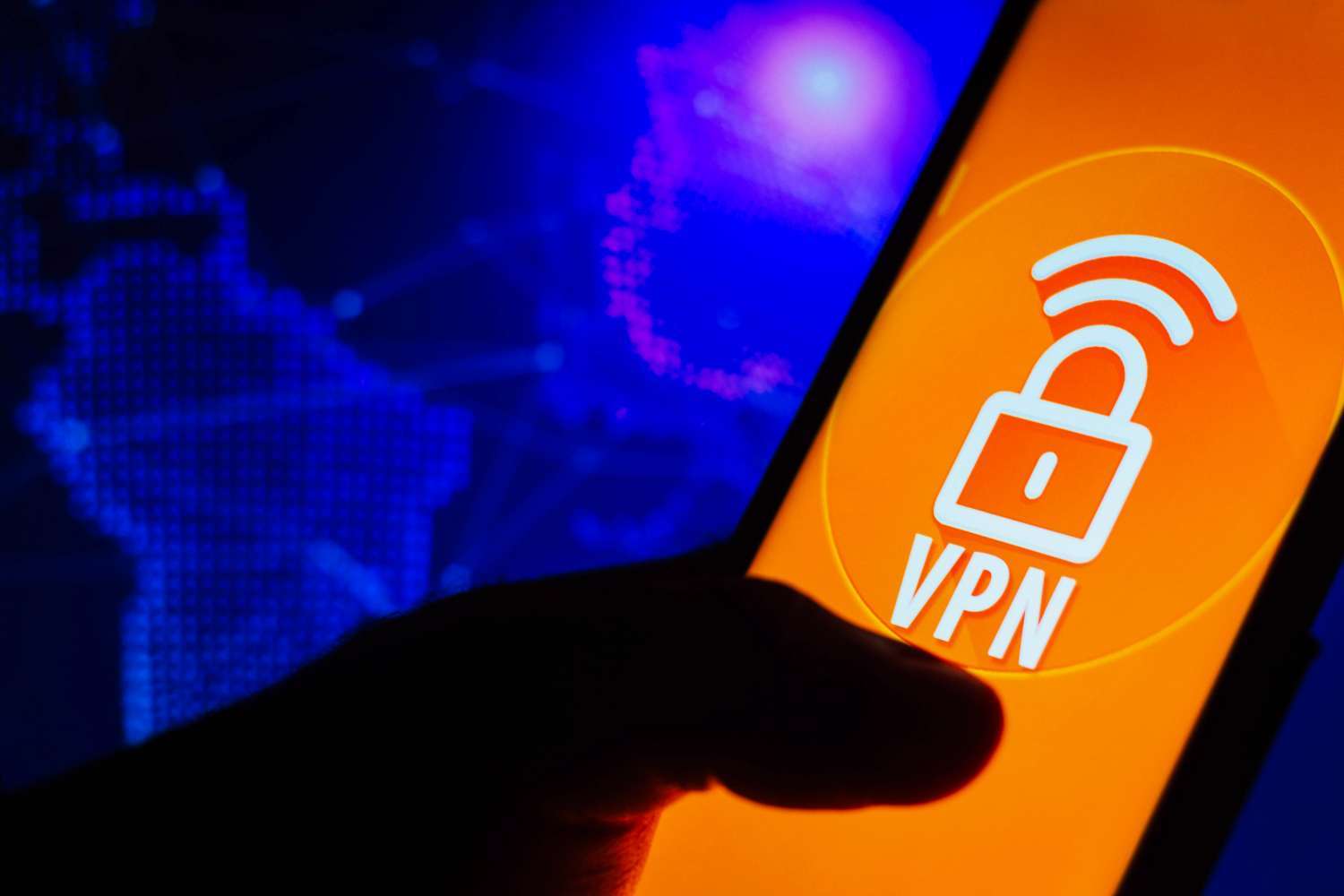 Минцифры обсуждает идентификацию клиентов хостинга через «Госуслуги», под удар попадают VPN на российских VPS